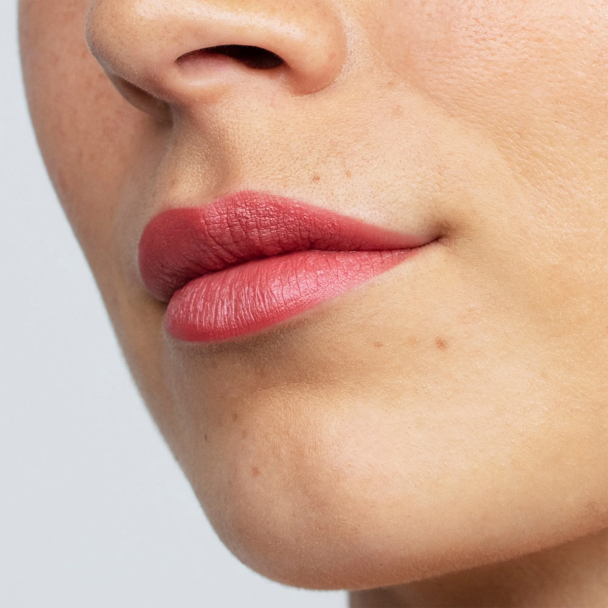 Dusky Sound Pink Moisture-Boost Natural Lipstick 4g