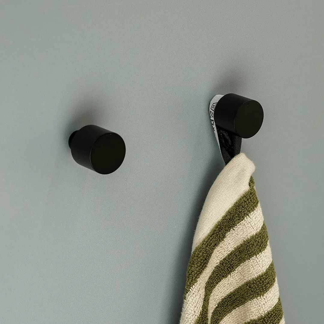 MAXWELL Button Hook - Black