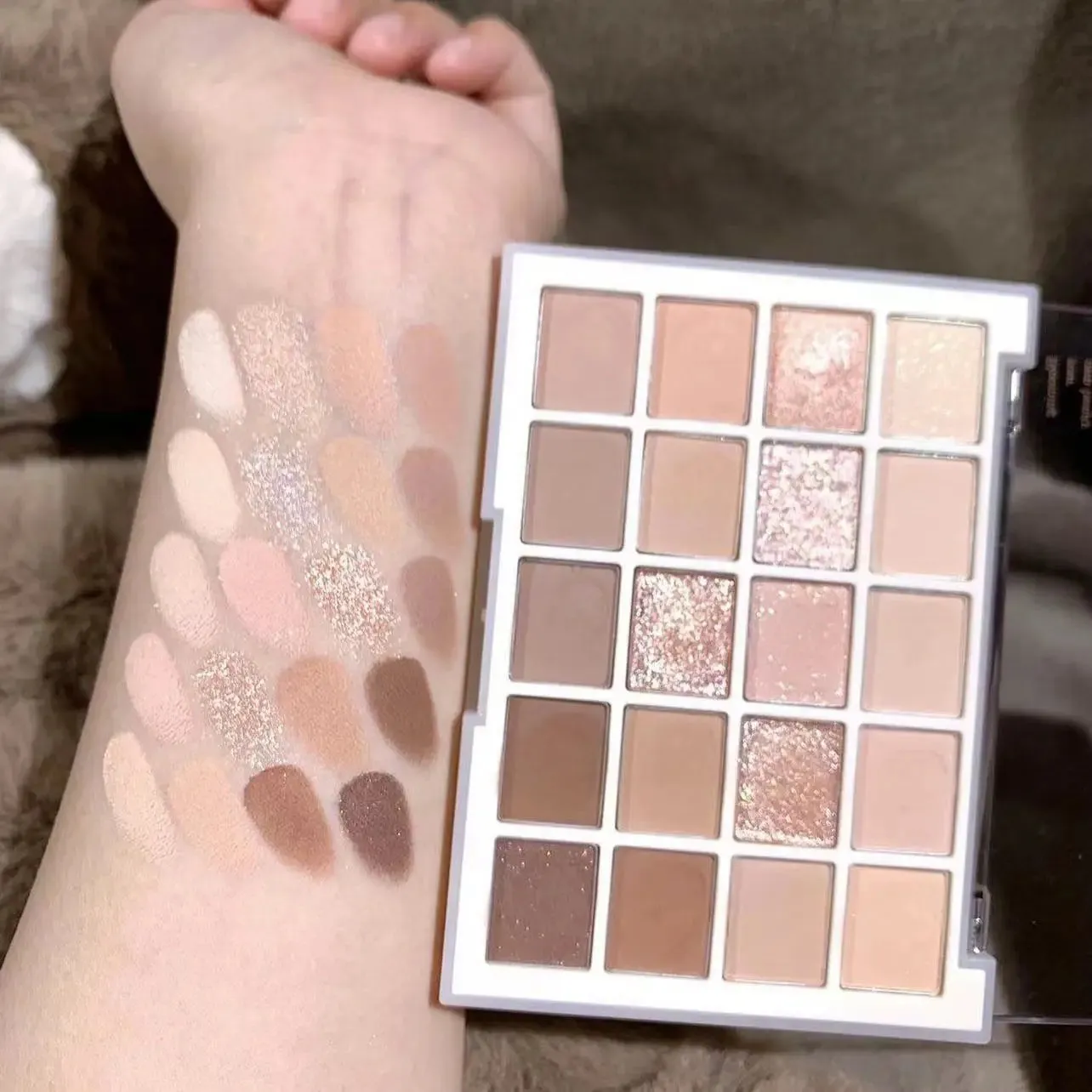Yeknu 20 Colors Matte Glitter Eyeshadow Palette Korean Makeup Pearly Eye Shadow Waterproof Acrylic Shadow Palettes Women Cosmetics